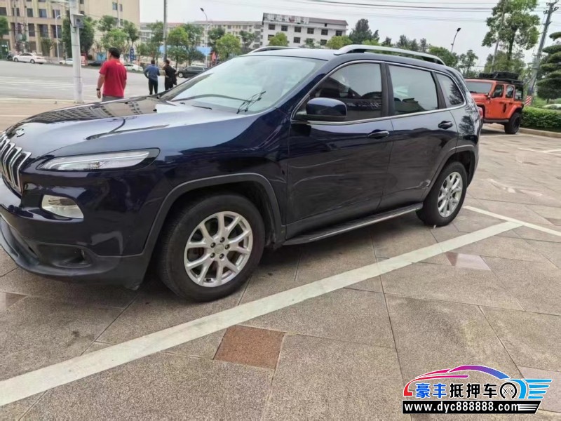 16年Jeep自由光轿车抵押车出售