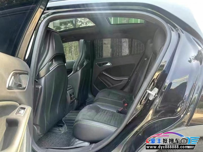 18年奔驰GLA轿车抵押车出售