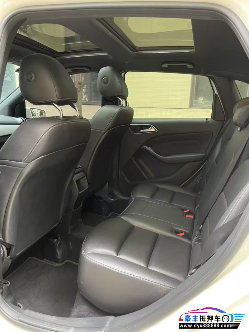 17年奔驰B轿车抵押车出售