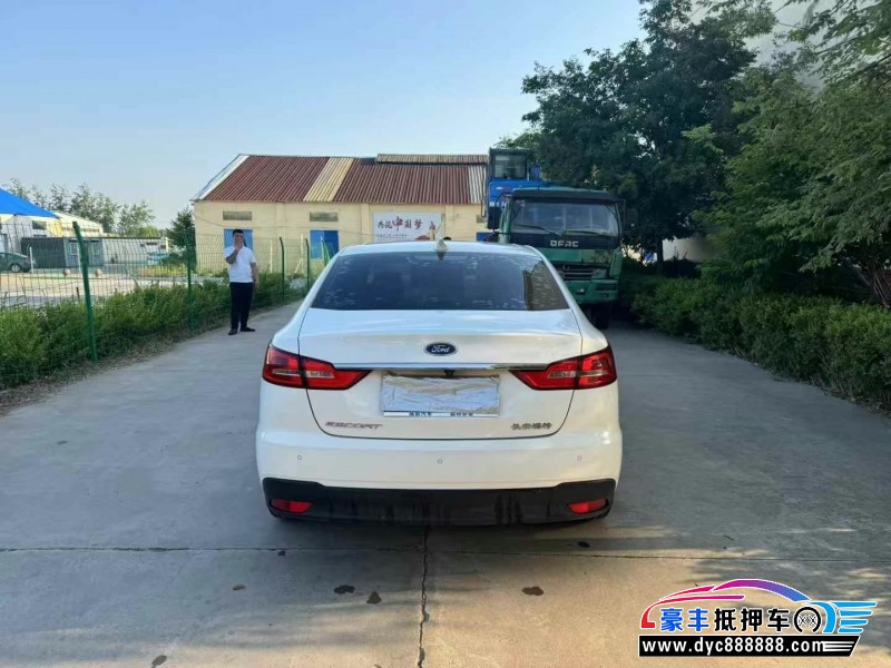 20年福特福睿斯轿车抵押车出售