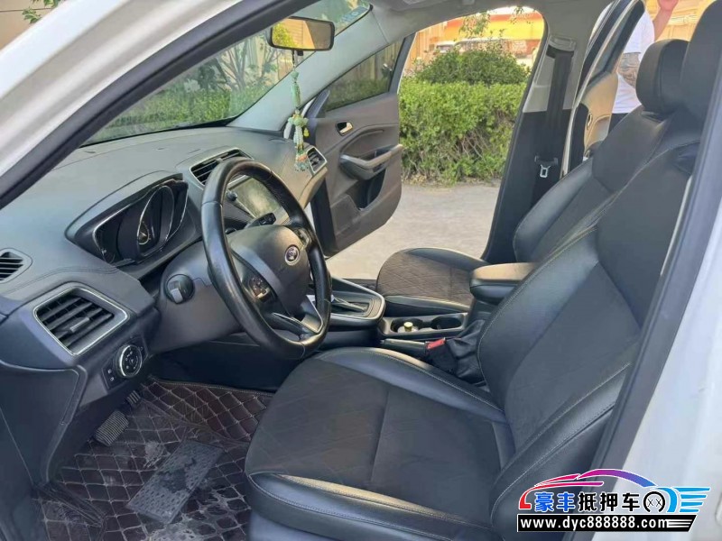 20年福特福睿斯轿车抵押车出售