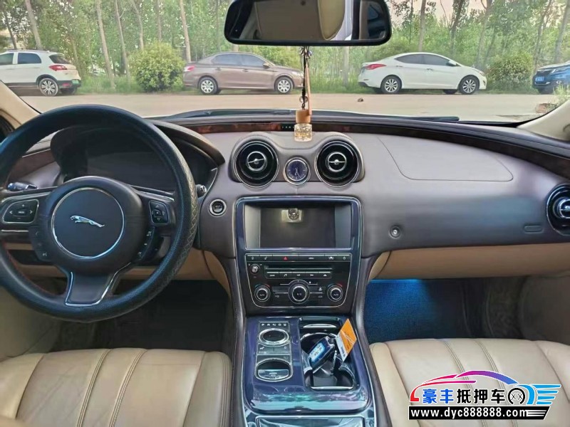 12年捷豹XJ轿车抵押车出售