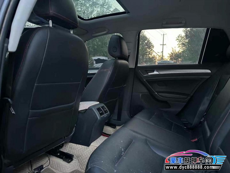 15年大众高尔夫轿车抵押车出售