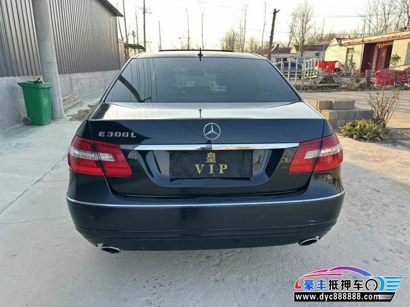 13年奔驰E轿车抵押车出售