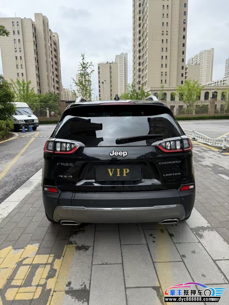 19年Jeep自由光轿车抵押车出售