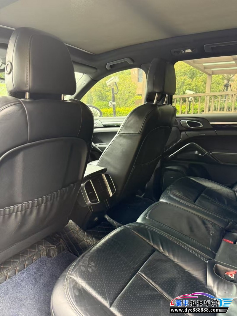 14年保时捷卡宴轿车抵押车出售