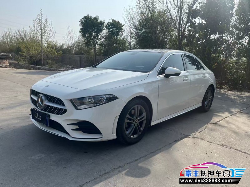 22年奔驰A轿车抵押车出售