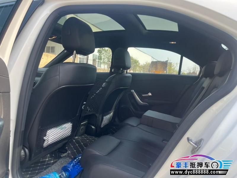 22年奔驰A轿车抵押车出售