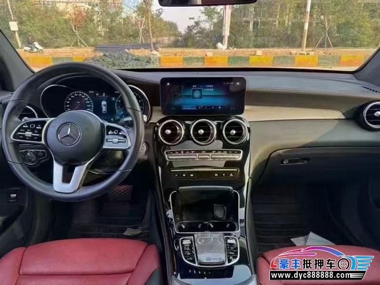 20年奔驰GLC轿车抵押车出售