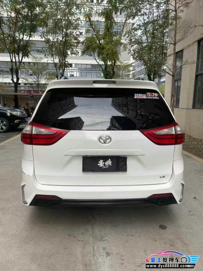 17年丰田塞纳轿车抵押车出售