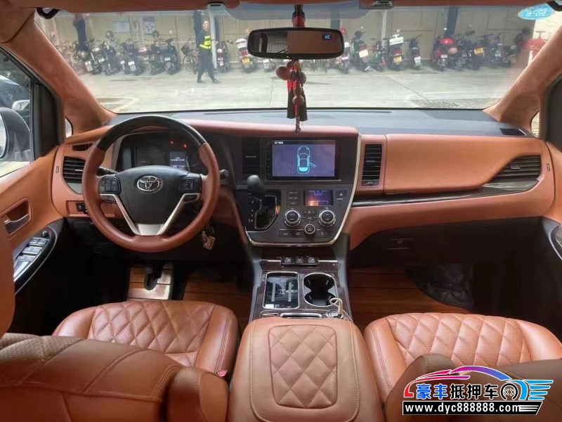 17年丰田塞纳轿车抵押车出售