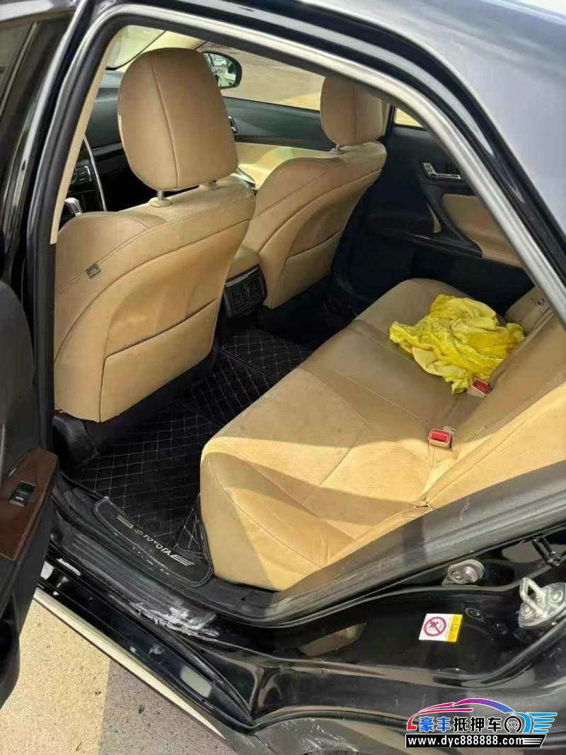 15年丰田锐志轿车抵押车出售