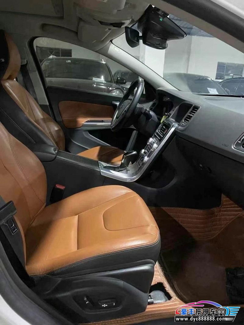 19年沃尔沃S60轿车抵押车出售