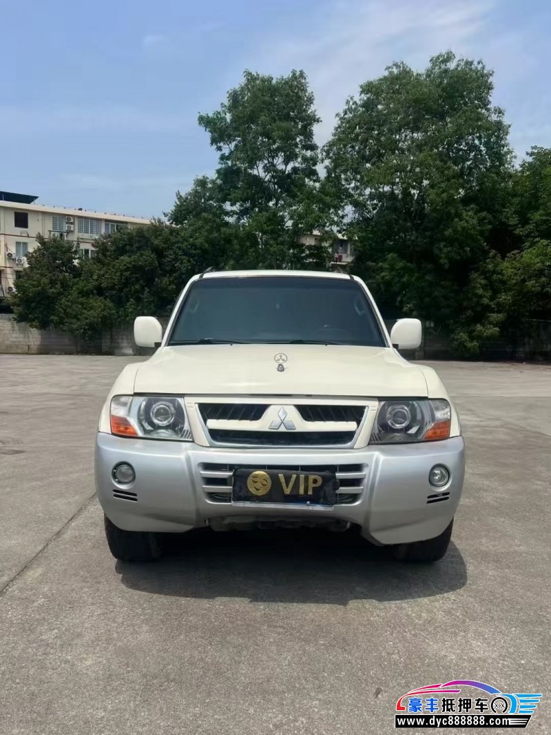 15年三菱帕杰罗轿车抵押车出售