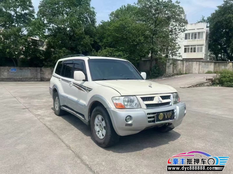 15年三菱帕杰罗轿车抵押车出售