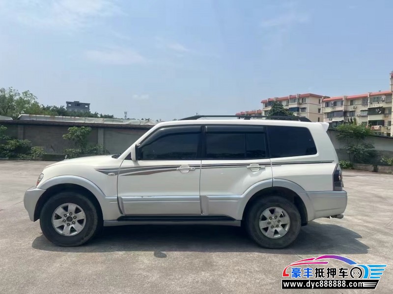 15年三菱帕杰罗轿车抵押车出售