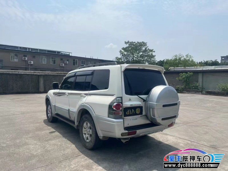 15年三菱帕杰罗轿车抵押车出售