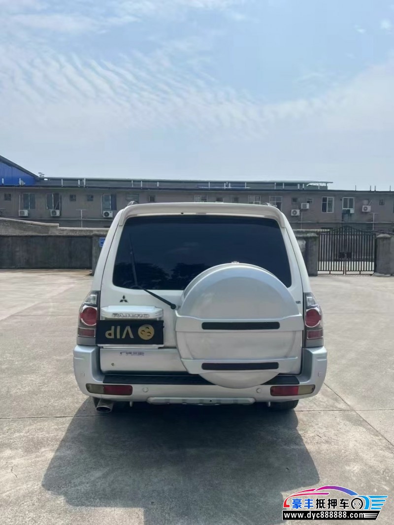 15年三菱帕杰罗轿车抵押车出售