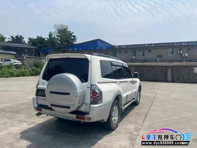 15年三菱帕杰罗轿车抵押车出售