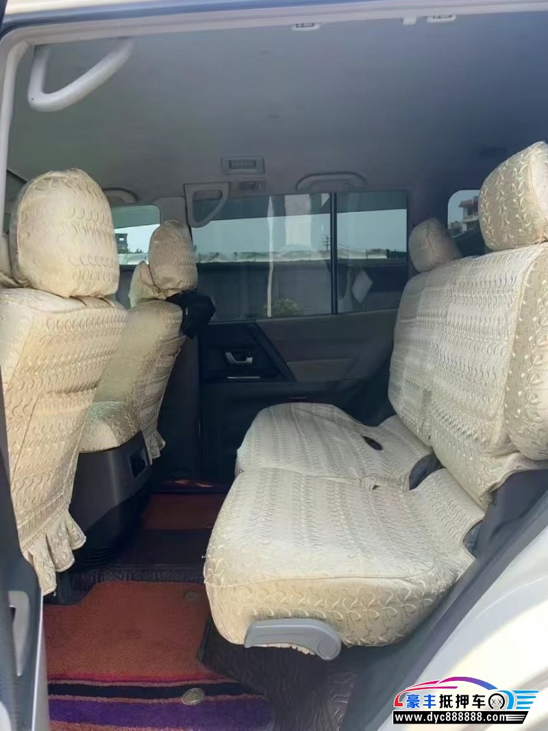 15年三菱帕杰罗轿车抵押车出售