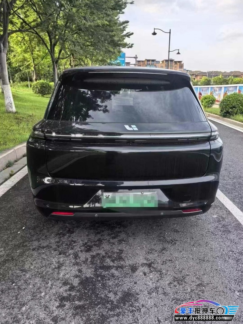 23年理想L8轿车抵押车出售