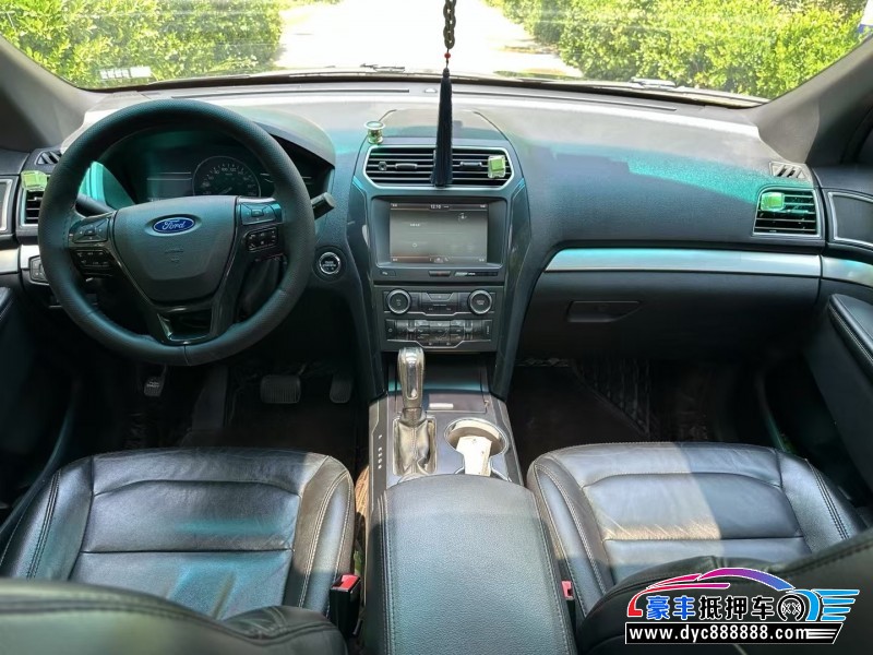 16年福特探险者轿车抵押车出售