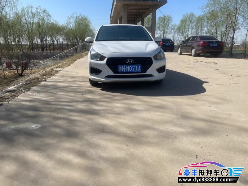 19年现代瑞纳轿车抵押车出售