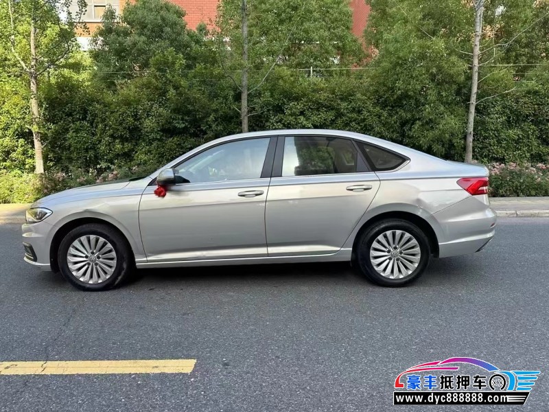 19年大众朗逸轿车抵押车出售