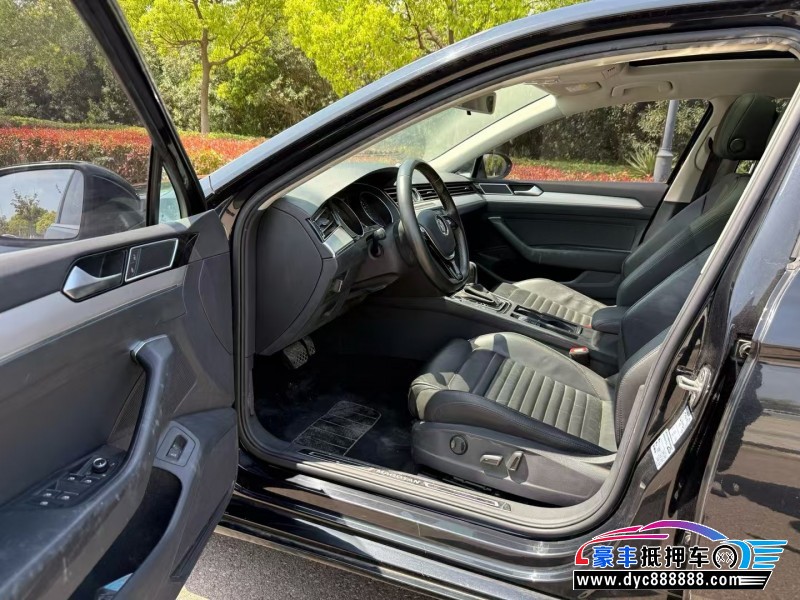 18年大众迈腾轿车抵押车出售