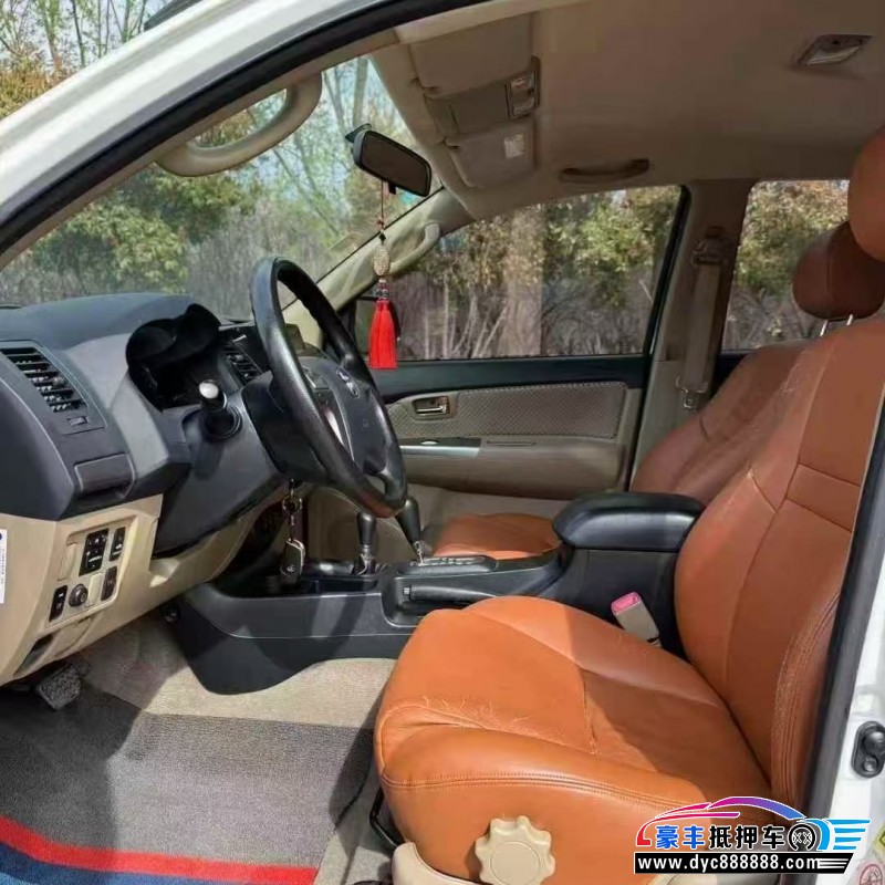 15年丰田奔跑者轿车抵押车出售