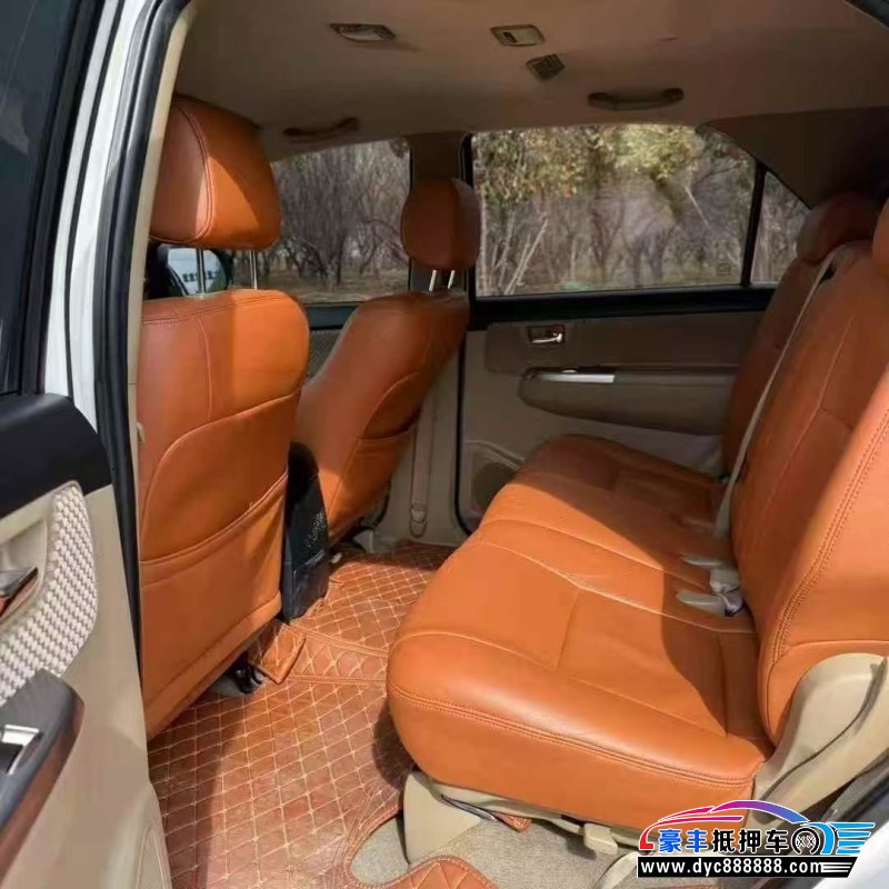 15年丰田奔跑者轿车抵押车出售