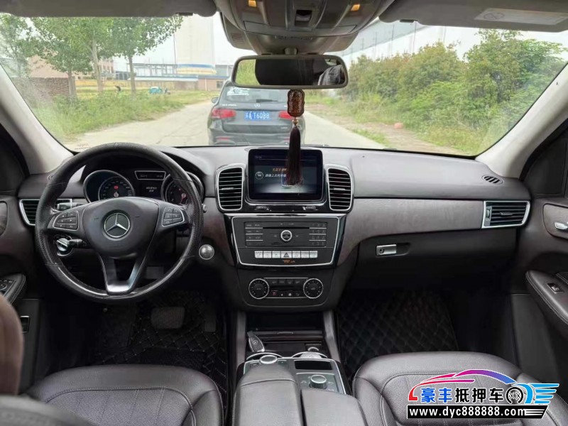 16年奔驰E轿车抵押车出售