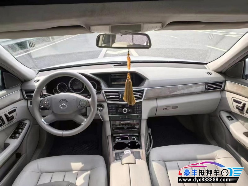 09年奔驰E轿车抵押车出售