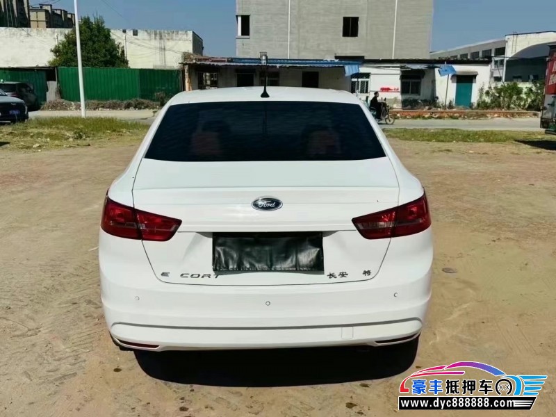 17年福特福睿斯轿车抵押车出售