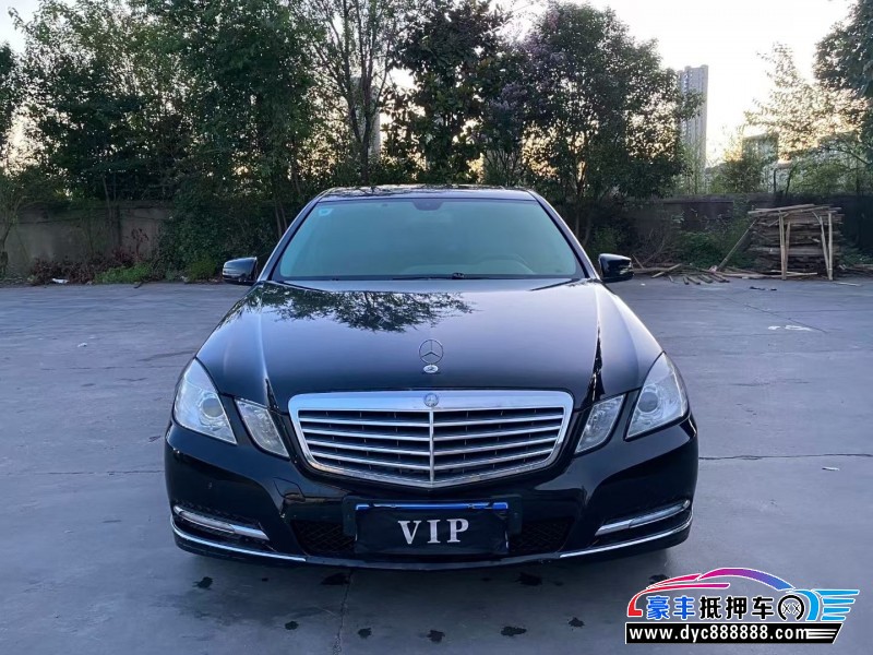 13年奔驰E轿车抵押车出售