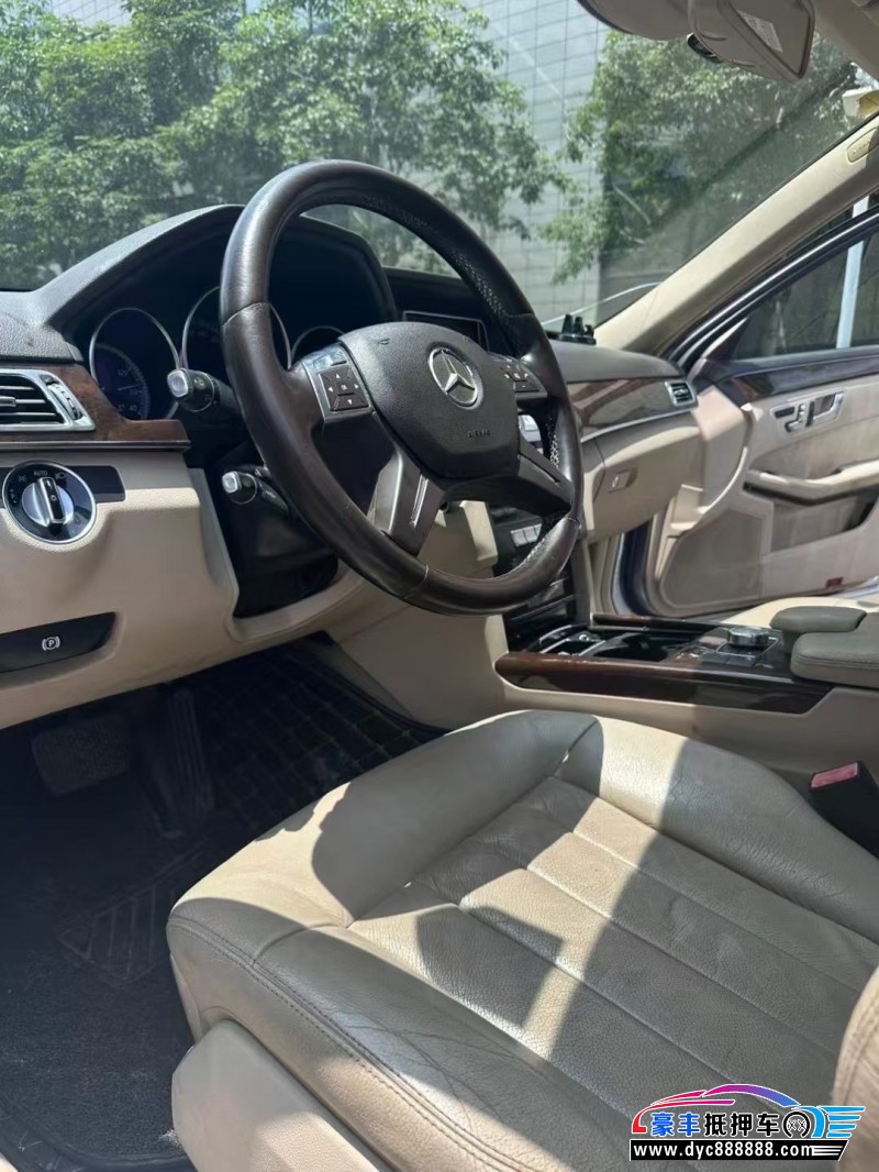 13年奔驰E轿车抵押车出售