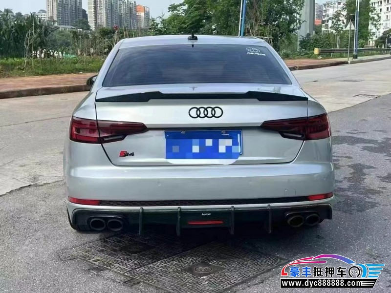 19年奥迪S4轿车抵押车出售