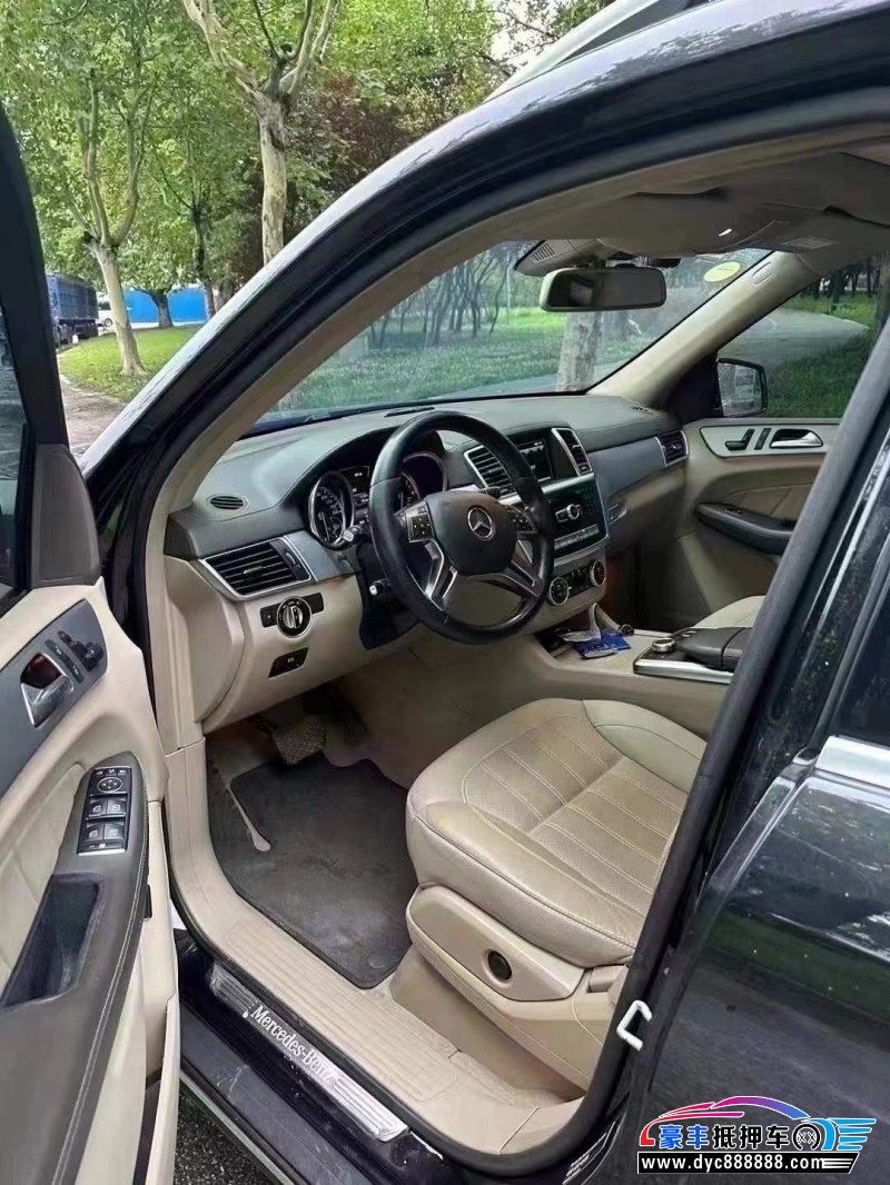 16年奔驰GL轿车抵押车出售