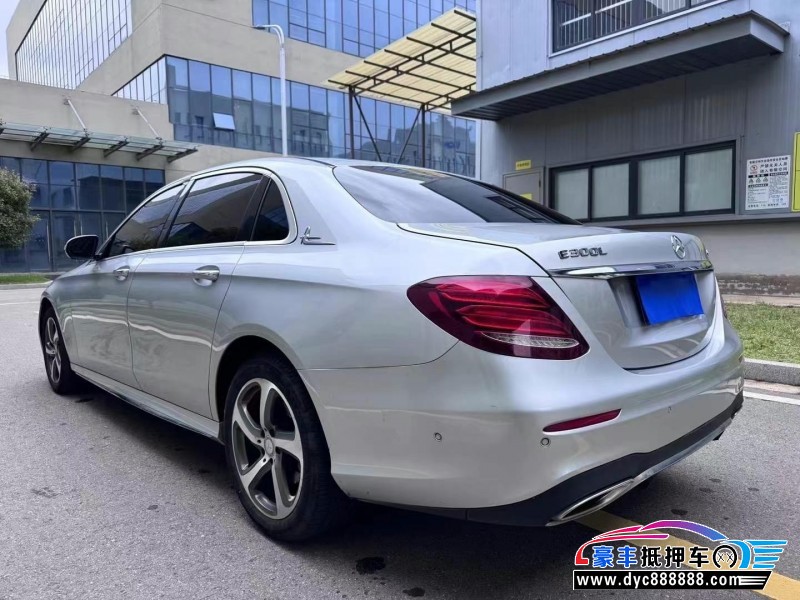 17年奔驰E轿车抵押车出售