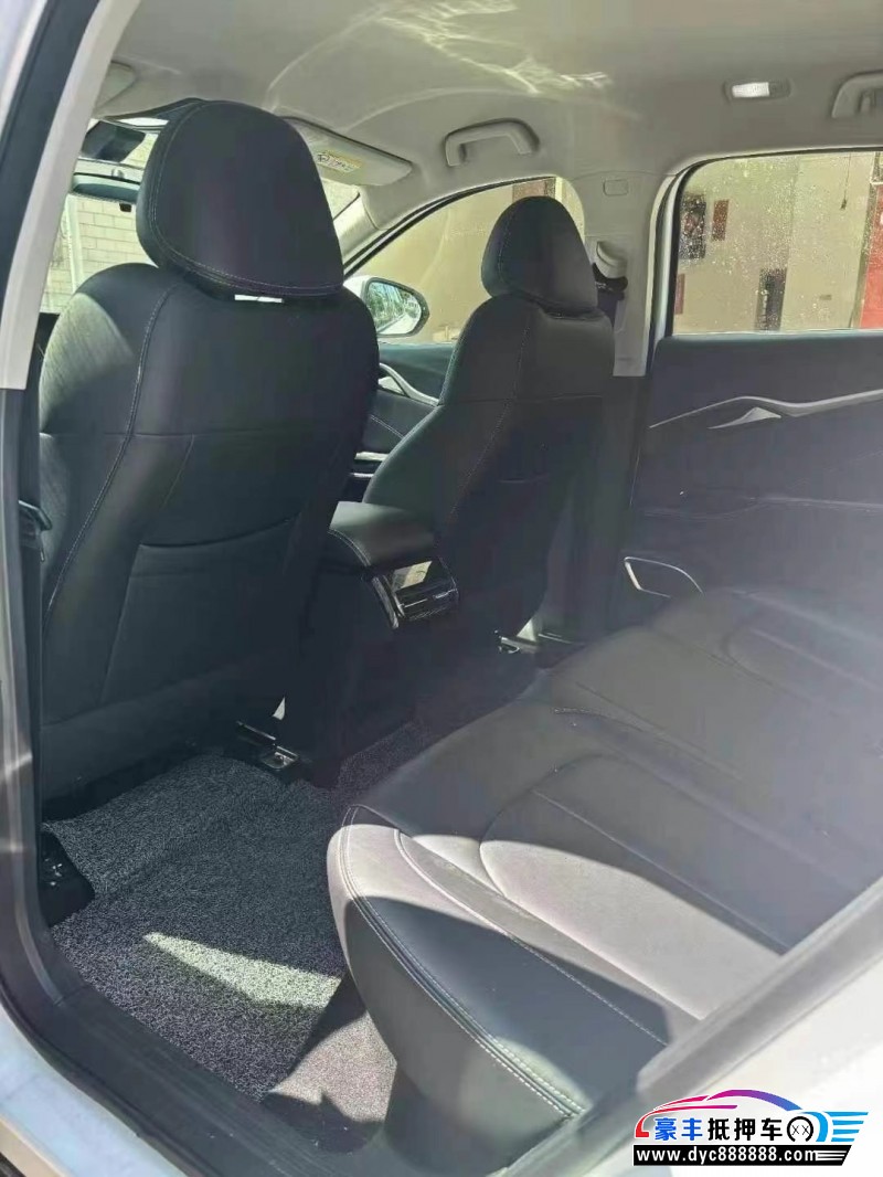 23年哪吒U轿车抵押车出售