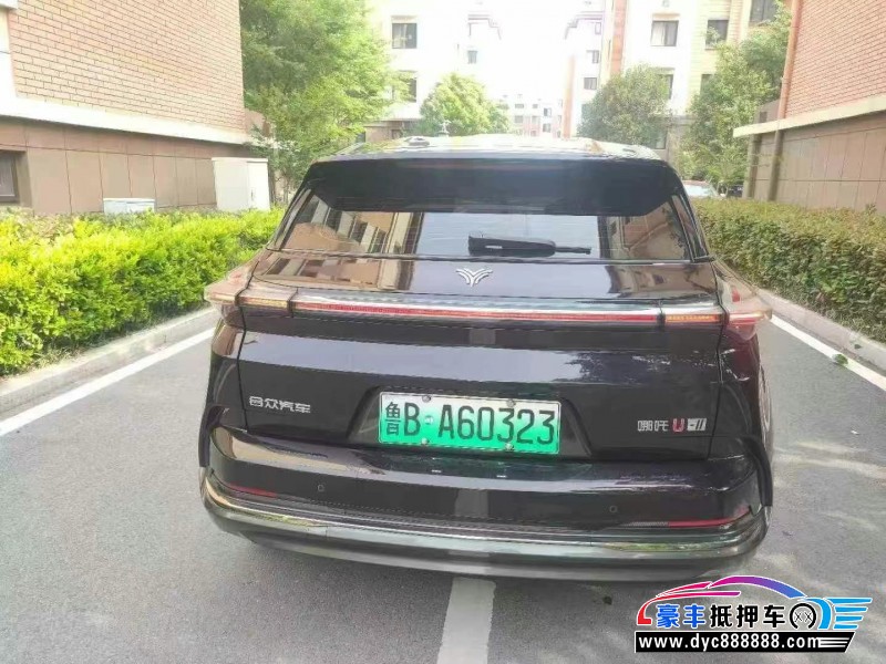 23年哪吒U轿车抵押车出售