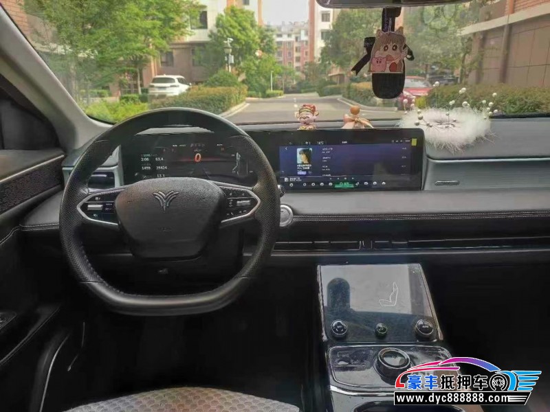 23年哪吒U轿车抵押车出售