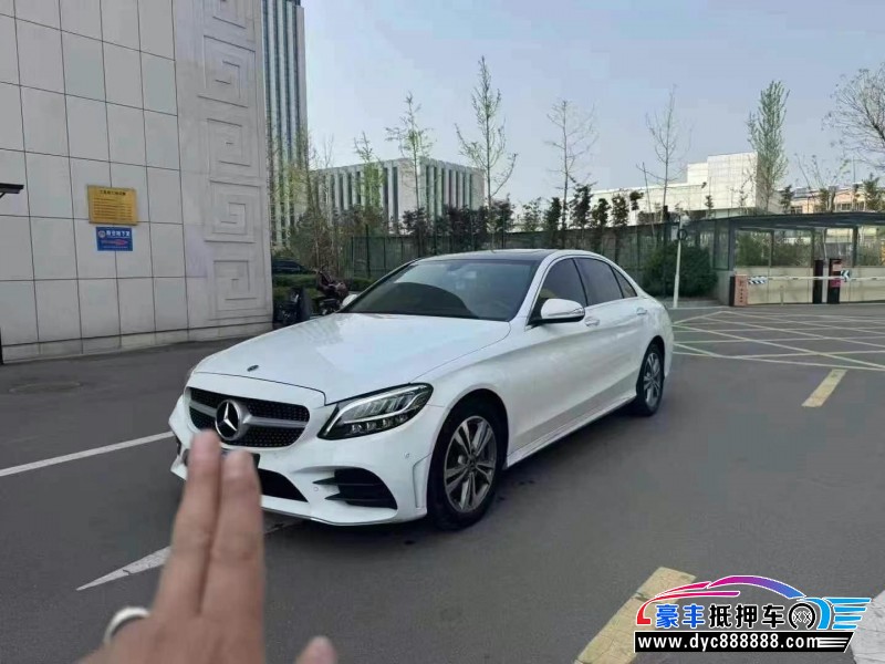 19年奔驰A轿车抵押车出售