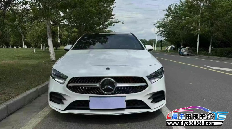 19年奔驰A轿车抵押车出售