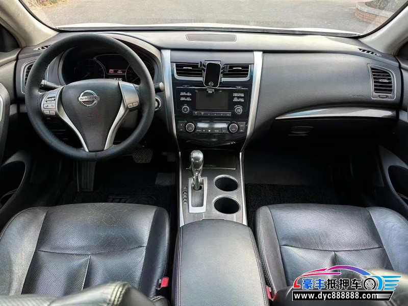 15年日产天籁轿车抵押车出售