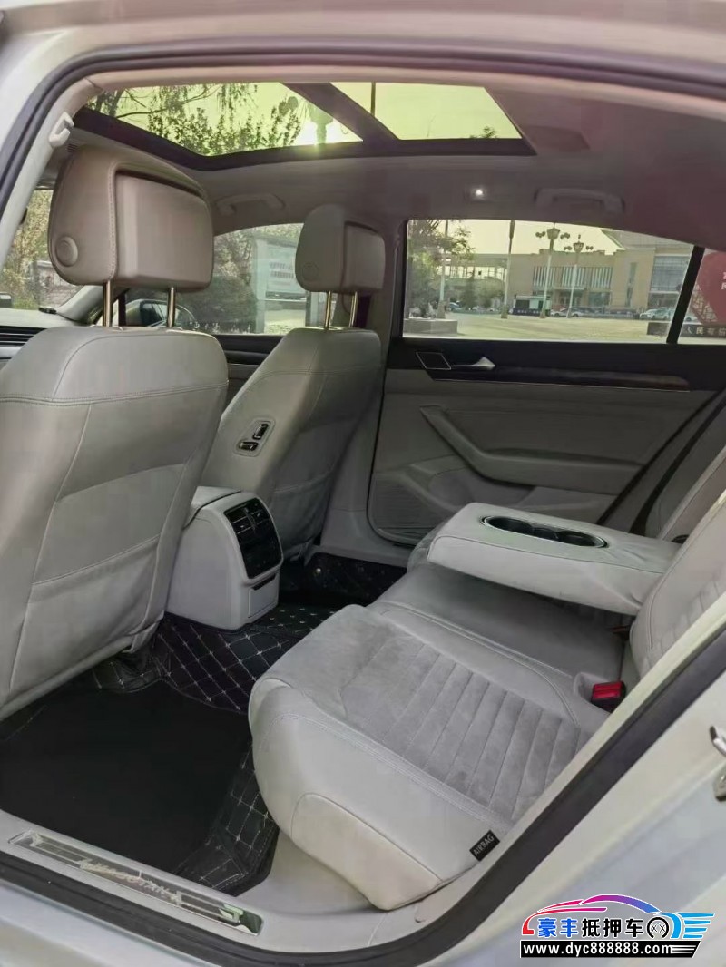 17年大众迈腾轿车抵押车出售