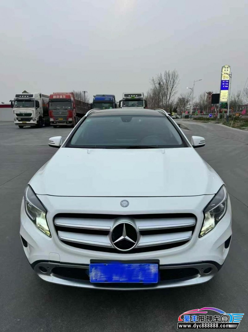 15年奔驰GLA轿车抵押车出售