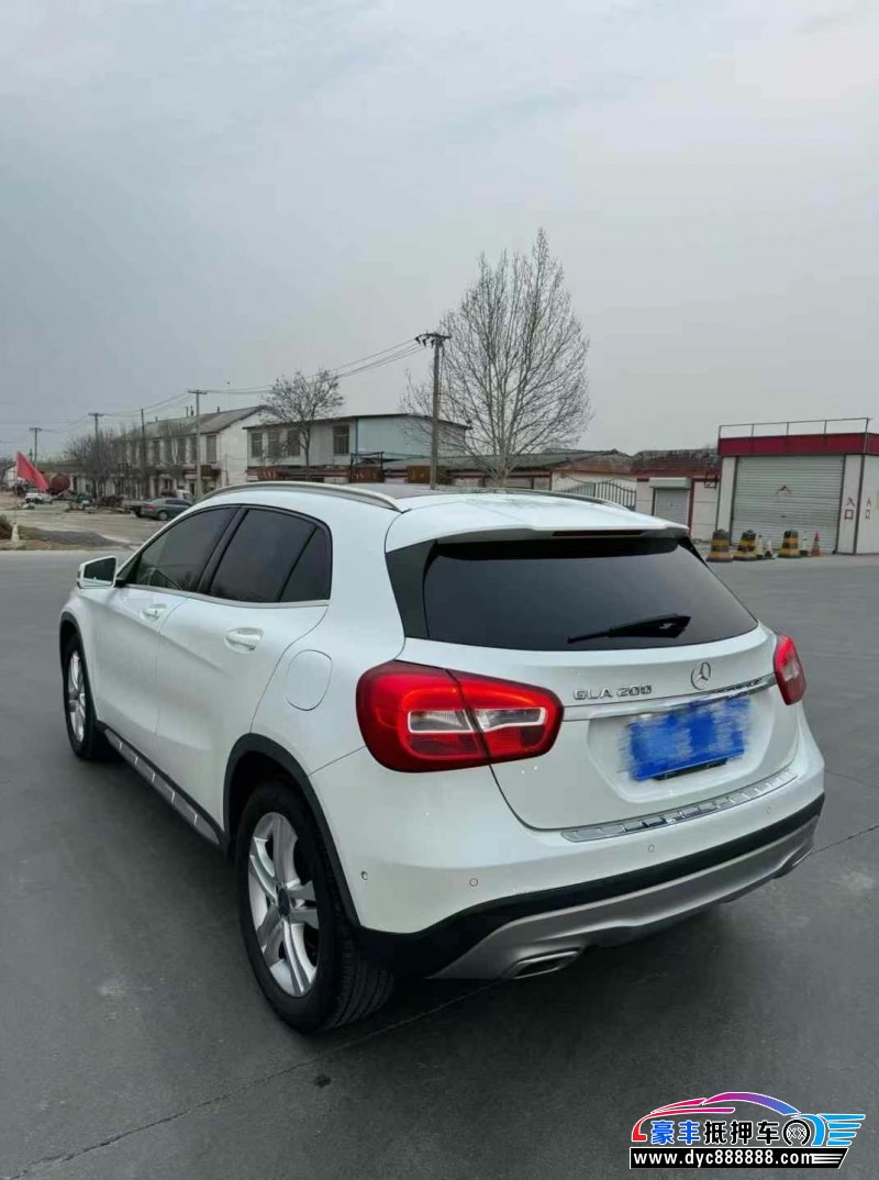 15年奔驰GLA轿车抵押车出售