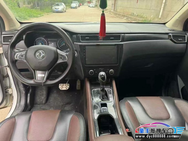 17年东风风光580轿车抵押车出售