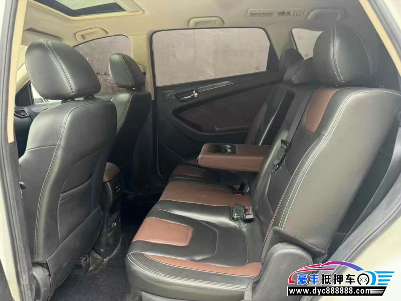 17年东风风光580轿车抵押车出售